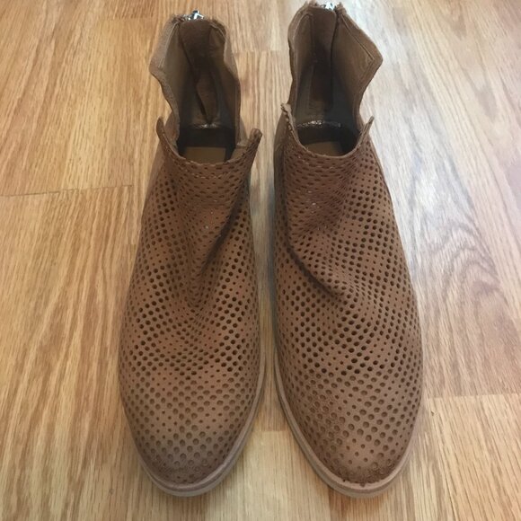 Dolce Vita Tan Perforated Leather Ankle Boots Boho Western Booties Size 8 - Picture 4 of 11